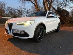 Weiß Gebraucht 2019 Alfa Romeo Stelvio Business SUV | 17.000 € (Etwas zu teuer)