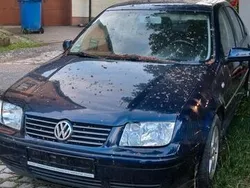 Blau Gebraucht 2004 VW Bora Limousine | 650 €