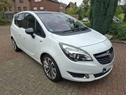 Weiß Gebraucht 2015 Opel Meriva Innovation Van / Kleinbus | 6.800 € (Fairer Preis)