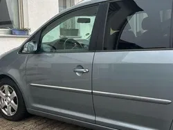 Grau Gebraucht 2007 VW Touran Van / Kleinbus | 5.500 € (Fairer Preis)