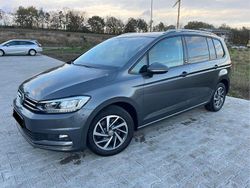 Grau Gebraucht 2018 VW Touran Sound Van / Kleinbus | 18.500 € (Fairer Preis)