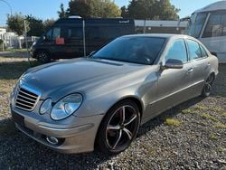 Gold Gebraucht 2008 Mercedes E300 Avantgarde Limousine | 3.990 € (Superpreis)