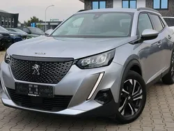 Grau Gebraucht 2021 Peugeot 2008 Allure SUV | 14.875 € (Fairer Preis)