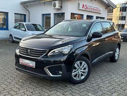 Schwarz perla nera Gebraucht 2018 Peugeot 5008 Business-Line Van / Kleinbus | 12.449 € (Fairer Preis)