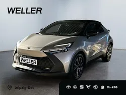 Shimmering silver metallic / dach schwarz Gebraucht 2024 Toyota C-HR Team SUV | 27.990 € (Fairer Preis)