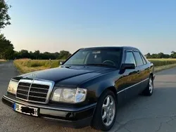 Blau Gebraucht 1988 Mercedes E200 Limousine | 3.500 €