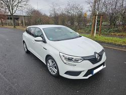 Weiß Gebraucht 2018 Renault Mégane GrandTour Play Kombi | 12.000 € (Fairer Preis)
