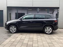 Black magic perleffekt Gebraucht 2024 Skoda Karoq Selection SUV | 31.950 € (Fairer Preis)