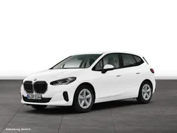 Weiß Gebraucht 2024 BMW 218 Active Tourer Van / Kleinbus | 31.867 € (Guter Preis)
