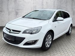 Weiß Gebraucht 2015 Opel Astra Exklusiv Kombi | 2.990 € (Guter Preis)