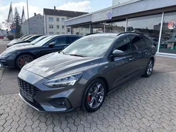 Grau Gebraucht 2021 Ford Focus ST-Line X Limousine | 18.900 € (Fairer Preis)