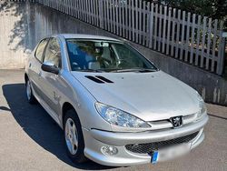 Silber Gebraucht 2008 Peugeot 206 Kleinwagen | 1.950 €