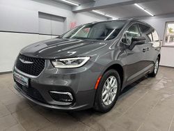 Grau Gebraucht 2022 Chrysler Pacifica Touring Kombi | 31.480 €