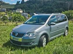 Grau Gebraucht 2010 VW Touran Highline Van / Kleinbus | 3.750 € (Guter Preis)
