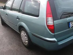 Grün Gebraucht 2001 Ford Mondeo Kombi | 850 €