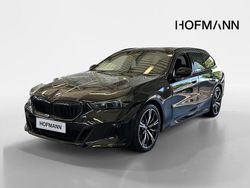Carbonschwarz metallic Neu 2025 BMW 520 M Sport Kombi | 62.955 € (Guter Preis)