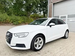 Weiß Gebraucht 2016 Audi A3 Sportback Sport Limousine | 10.950 € (Guter Preis)