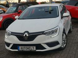 Weiß Gebraucht 2018 Renault Mégane IV Play Limousine | 11.900 € (Fairer Preis)