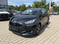 Mysticschwarz mica metallic Neu 2024 Toyota Yaris Hybrid Team Kleinwagen | 21.870 €