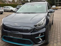 Blau Gebraucht 2021 Kia e-Niro Spirit SUV | 22.900 € (Guter Preis)