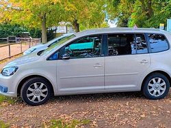 Grau Gebraucht 2011 VW Touran Van / Kleinbus | 11.260 € (Teuer)