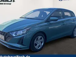 Grün Neu 2025 Hyundai i20 Select Limousine | 20.250 € (Etwas zu teuer)