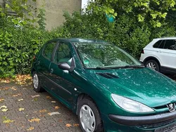 Grün Gebraucht 2002 Peugeot 206 Kleinwagen | 1.400 € (Etwas zu teuer)