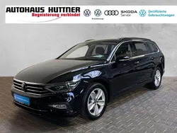 Deep black perleffekt (metallic) Gebraucht 2024 VW Passat Business Kombi | 39.990 €