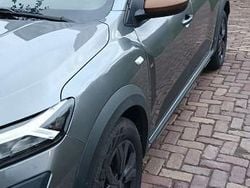 Grau Gebraucht 2023 Dacia Jogger Extreme Van / Kleinbus | 18.990 € (Fairer Preis)