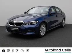 Mediterranblau metallicc1schwarz Gebraucht 2020 BMW 330e Sport Line Limousine | 25.499 € (Superpreis)