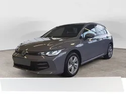 Grau Gebraucht 2024 VW Golf VIII Life Limousine | 28.989 € (Fairer Preis)