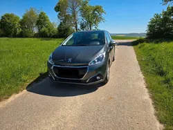 Grau Gebraucht 2016 Peugeot 208 Style Kleinwagen | 6.499 € (Guter Preis)