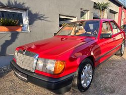 Rot Gebraucht 1989 Mercedes 200 Limousine | 4.699 €