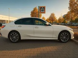 Weiß Gebraucht 2020 BMW 320 Sport Line Limousine | 28.500 € (Fairer Preis)