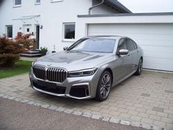 Grau Gebraucht 2019 BMW M760 M Sport Limousine | 119.990 €