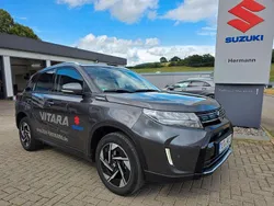Titan dark gray pearl Gebraucht 2024 Suzuki Vitara Comfort+ SUV | 26.400 € (Fairer Preis)