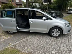 Silber Gebraucht 2018 VW Sharan Comfortline Van / Kleinbus | 18.995 €