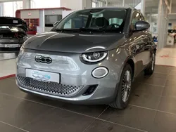 Grau Gebraucht 2023 Fiat 500e Limousine | 25.990 €