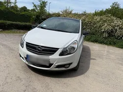 Weiß Gebraucht 2009 Opel Corsa Color Edition Limousine | 2.700 € (Guter Preis)