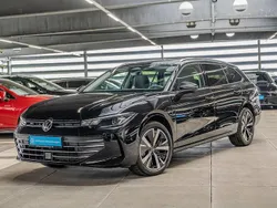 Grenadillschwarz metallic Gebraucht 2024 VW Passat Business Kombi | 36.930 € (Teuer)