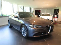 Grau Gebraucht 2019 Alfa Romeo Giulia Super Limousine | 37.900 €