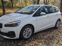 Weiß Gebraucht 2021 BMW 218 Active Tourer Van / Kleinbus | 19.900 € (Guter Preis)
