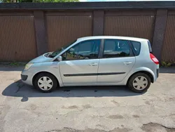 Grau Gebraucht 2004 Renault Scénic II Expression Van / Kleinbus | 1.750 € (Fairer Preis)