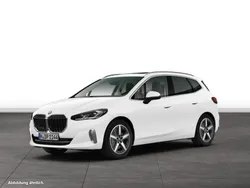 Weiß Gebraucht 2024 BMW 223 Active Tourer Van / Kleinbus | 44.792 €