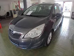 Grau Gebraucht 2013 Opel Meriva Color Edition Van / Kleinbus | 9.450 € (Etwas zu teuer)