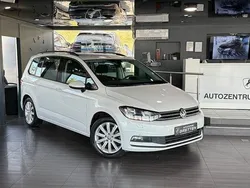 Weiß Gebraucht 2019 VW Touran Comfortline Van / Kleinbus | 16.590 € (Guter Preis)