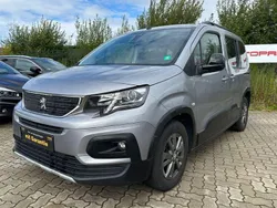 Grau Gebraucht 2023 Peugeot Rifter Allure Van / Kleinbus | 17.500 € (Superpreis)