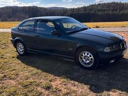 Grün Gebraucht 2001 BMW 316 Coupé | 1.300 €