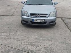 Grau Gebraucht 2005 Opel Vectra Limousine | 2.200 € (Fairer Preis)