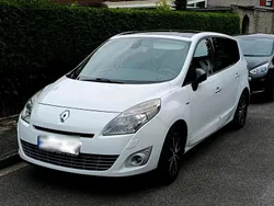 Weiß Gebraucht 2011 Renault Grand Scénic III Bose Edition Van / Kleinbus | 4.650 € (Etwas zu teuer)